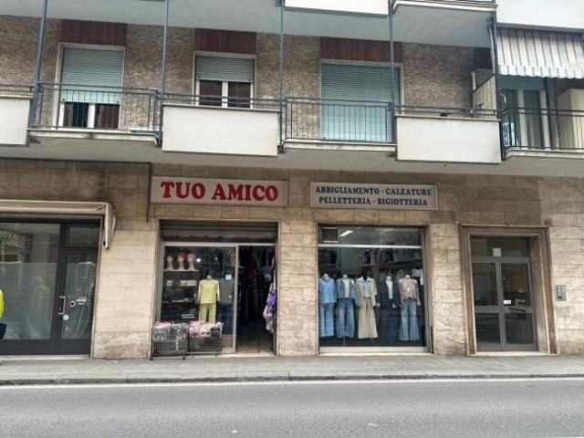 Locale Commerciale in vendita a Chiavari, Liguria
