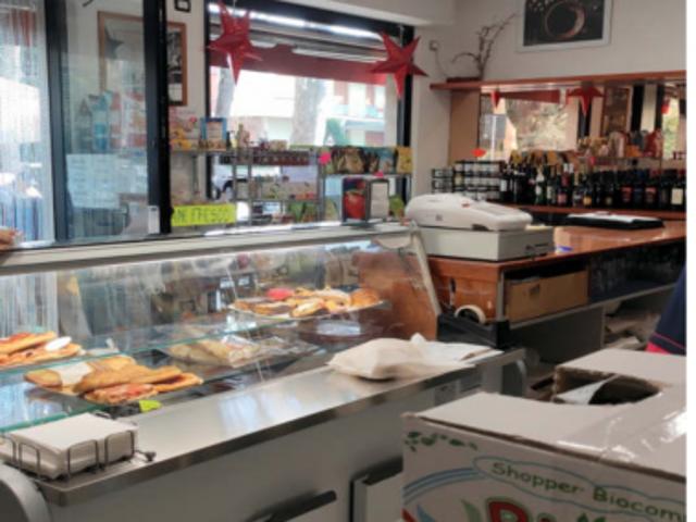 Locale Commerciale in vendita a Unione di Comuni della Romagna Forlivese, Quattro
