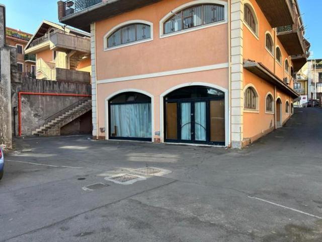 Locale Commerciale in vendita a Sciara, Mascalucia
