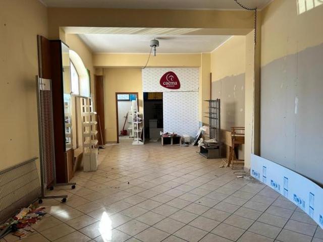 Locale Commerciale in vendita a Mascalucia, Sicilia