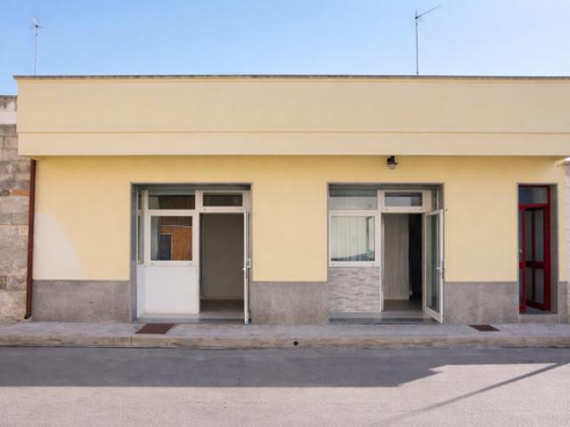Locale Commerciale in vendita a Puglia, Lecce