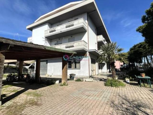 Locale Commerciale in vendita a Pineto, Abruzzo