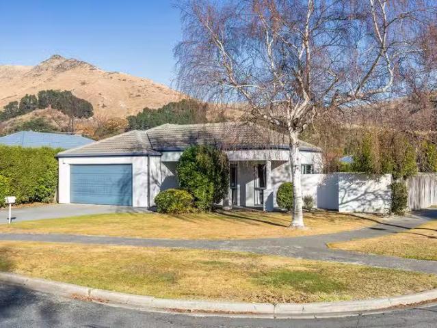 House for sale in Chaslands, Canterbury