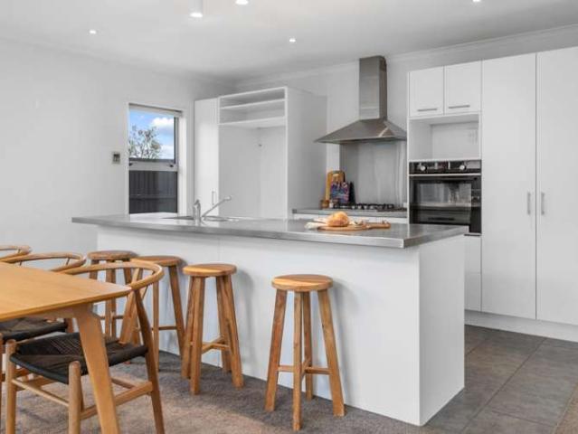 House for sale in Chaslands, Canterbury