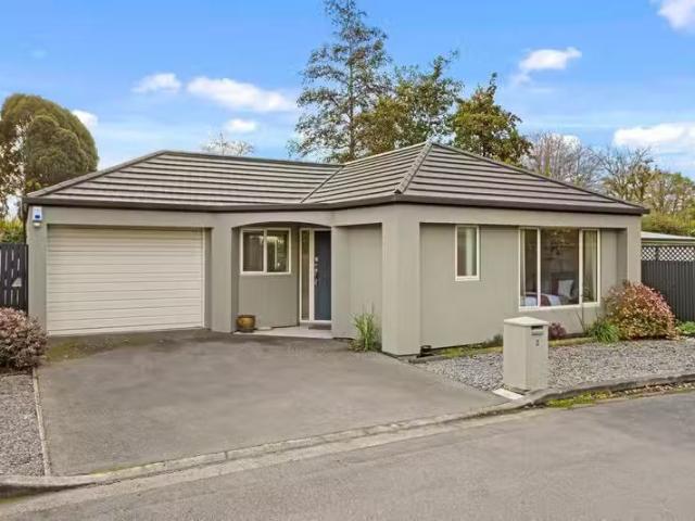 House for sale in Chaslands, Canterbury