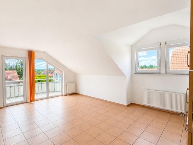 Dachgeschosswohnung kaufen in Schwöllbronn, Öhringen