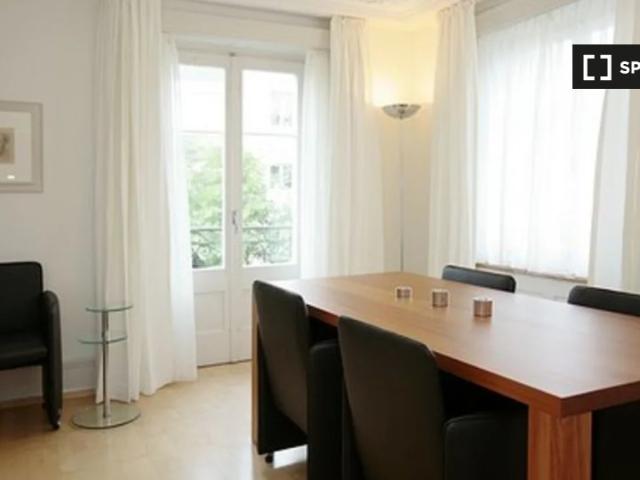 Wohnung mieten in Einigen, Zürich