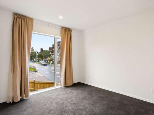 Townhouse for rent in Avondale, Whau