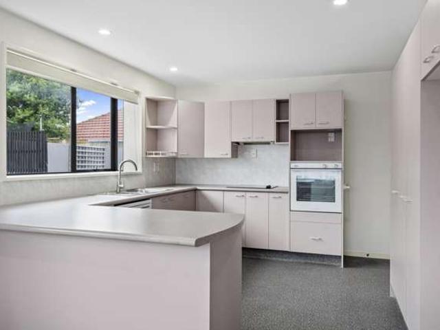 House for rent in Chaslands, Canterbury