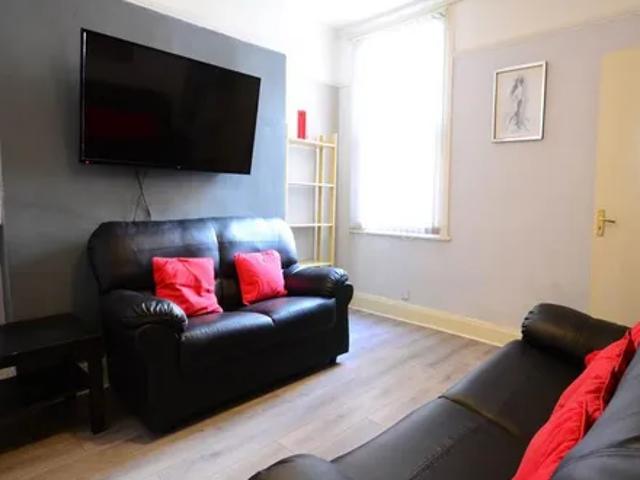 House for rent in Kensington, Calderstones