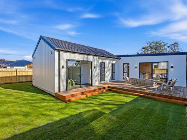 Property for sale in Chaslands, Canterbury