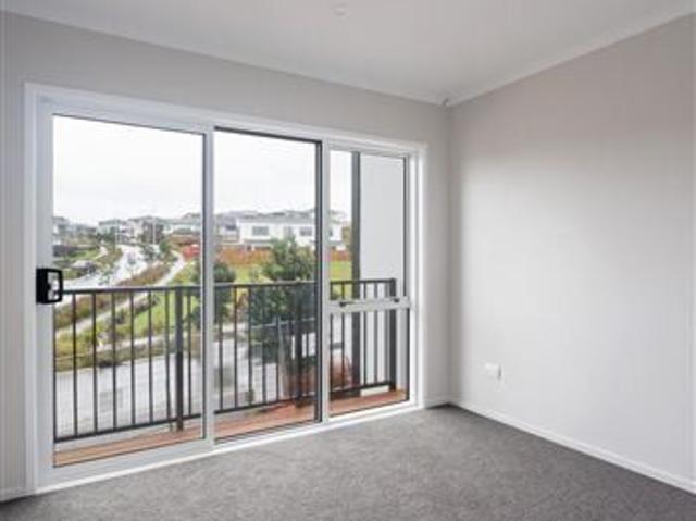 Townhouse for rent in Whangaparaoa