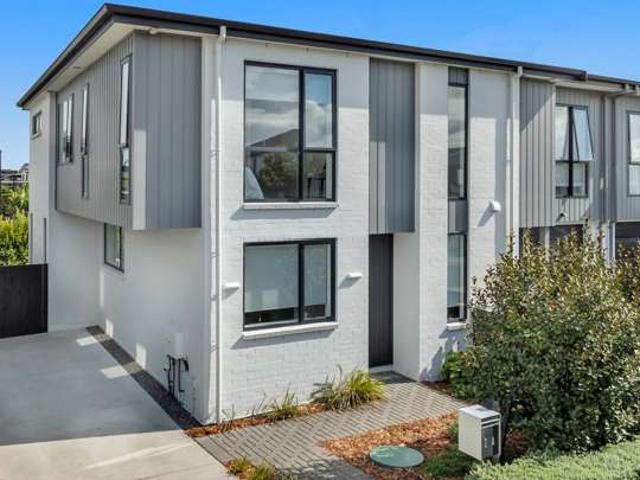Townhouse for sale in Paremoremo