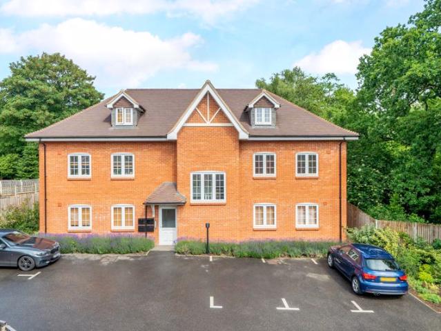 Apartment for rent in Fole, Surrey