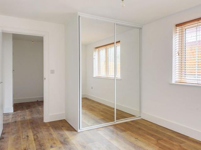 Apartment for rent in Fole, Surrey
