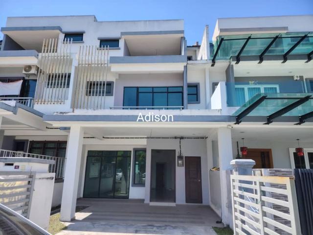 Terraced House for sale in Malaka