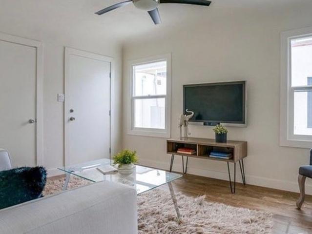 Room for rent in Canoga Park, California