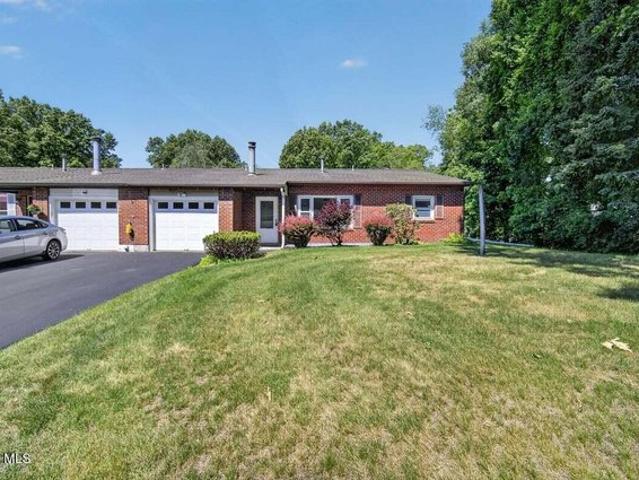 Townhouse for sale in Saratoga, New York