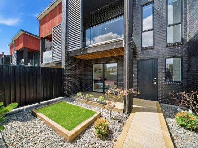 Townhouse for rent in Whangaparaoa, Oroua County