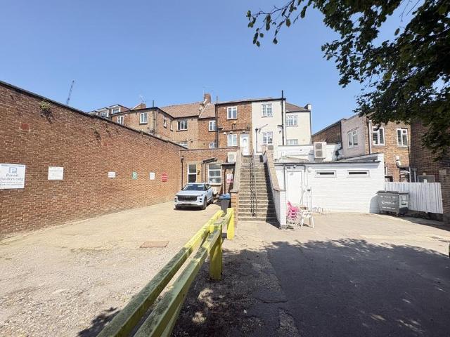 Apartment for rent in London Borough of Croydon, Purley