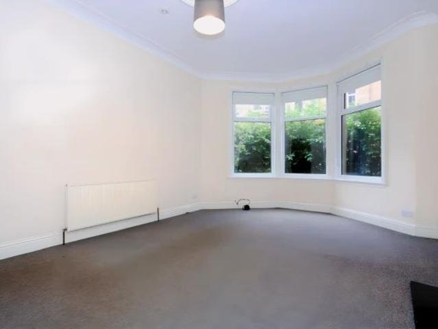 Apartment for rent in Shawmoss, Shawlands
