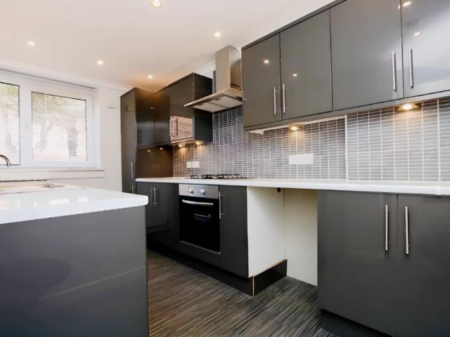 Apartment for rent in Scotstounhill, Scotstoun