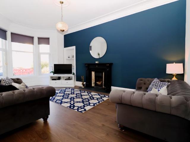 Apartment for rent in Maryhill Park, Summerston