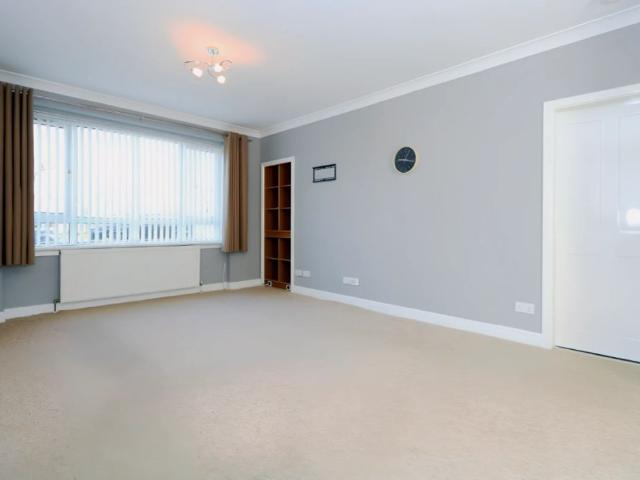 Apartment for rent in Shawmoss, Glasgow