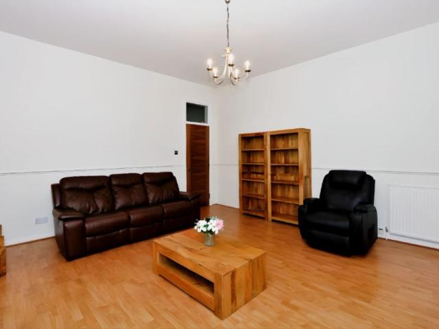 Apartment for rent in Shawmoss, Glasgow