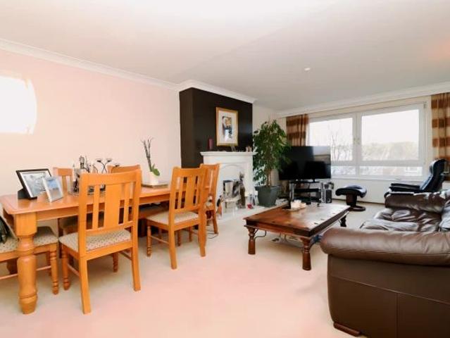 Apartment for rent in Dumbreck, Scotland