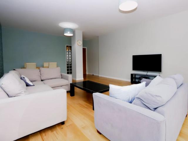 Apartment for rent in Bearsden, Scotland