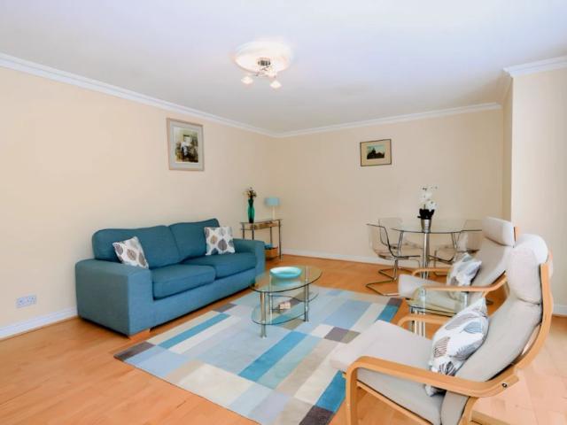 Apartment for rent in Bearsden, Scotland