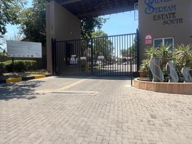 Townhouse for sale in Midrand, Halfway Gardens