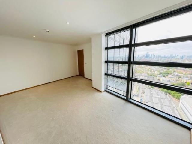 Apartment for rent in Poplar Grove, Greater London