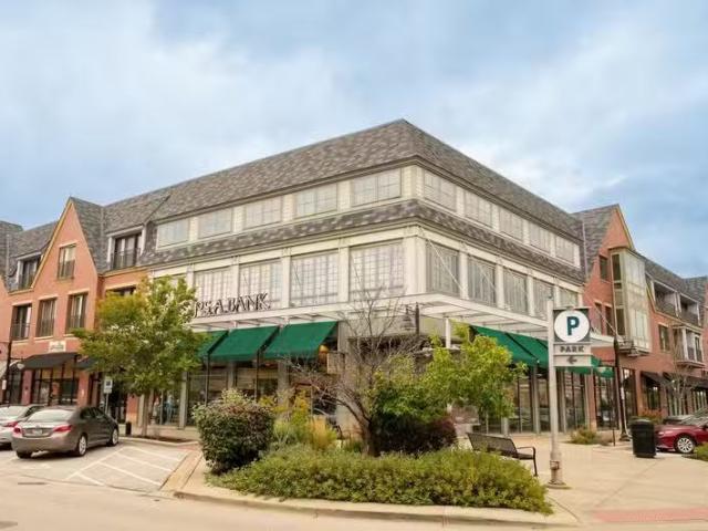 Condo for rent in Bedford Park