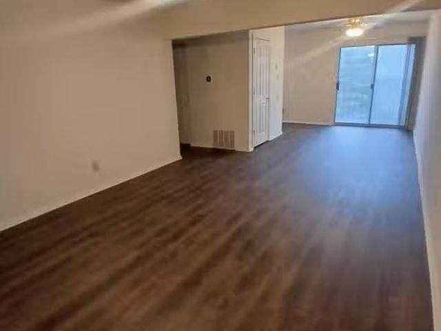 Condo for rent in Fenton