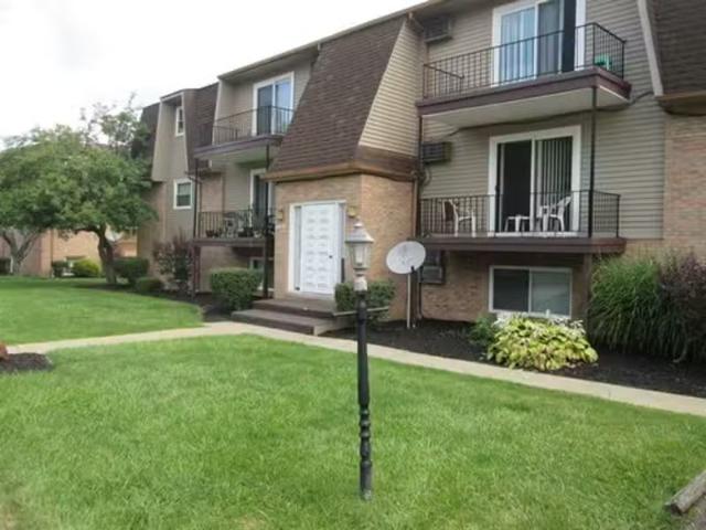 Condo for rent in Youngstown