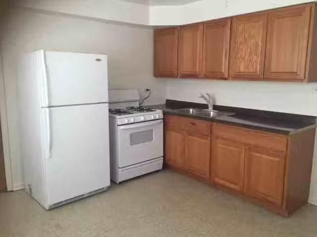 Condo for rent in Bedford Park