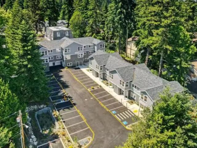 Condo for rent in Edmonds