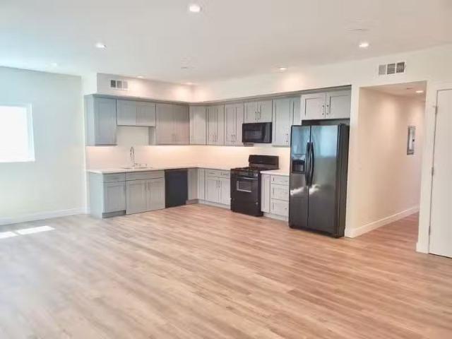 Condo for rent in Sherman Oaks Neighborhood Council District, North Hollywood