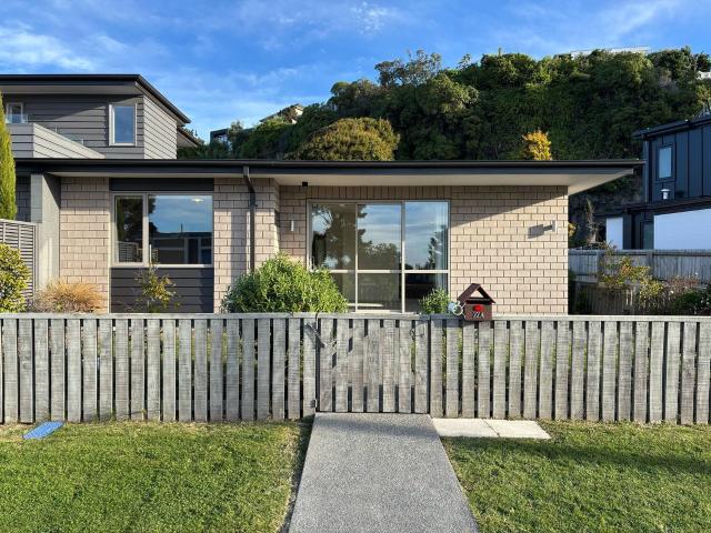 Apartment for rent in Chaslands, Canterbury