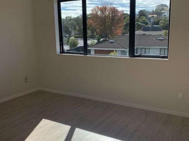 Townhouse for rent in Whangaparaoa