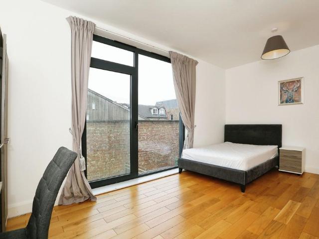 House for rent in South Wimbledon, Greater London