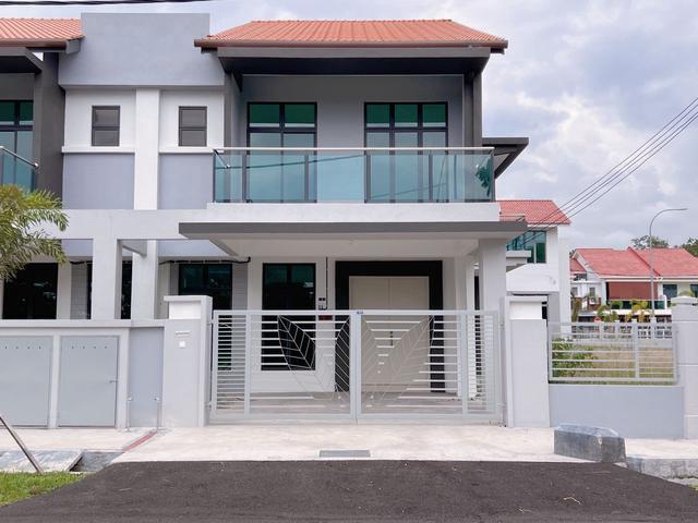 Terraced House for sale in Malaka