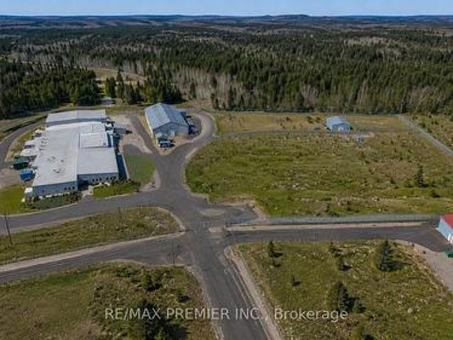 Commercial for rent in Unorganized West Timiskaming, Northeastern Ontario