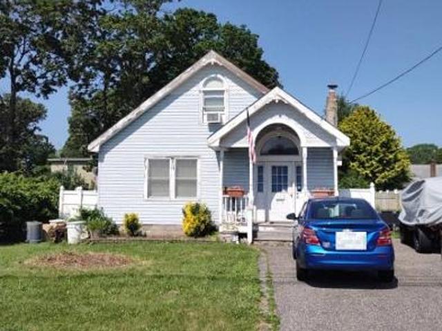 House for sale in Bayport House for sale in Bayport