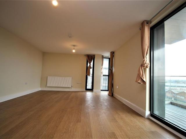 Apartment for rent in Seven Kings, Greater London