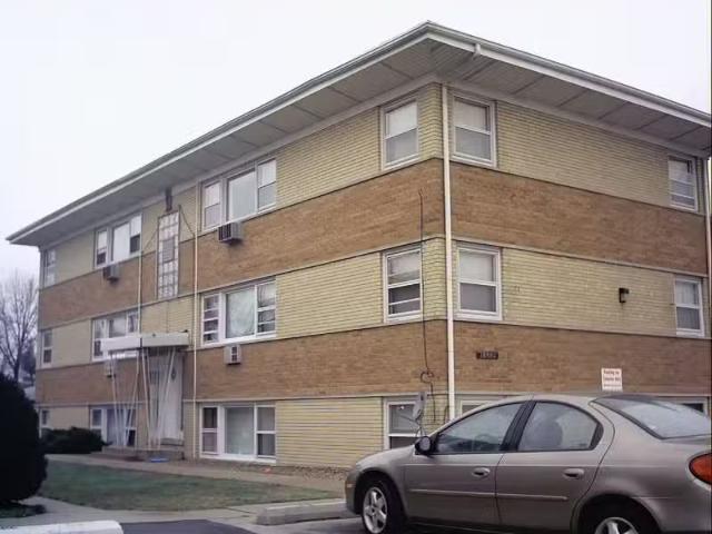 Condo for rent in Bedford Park