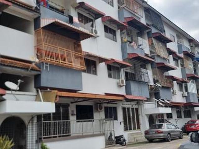 Flat for sale in Malaka