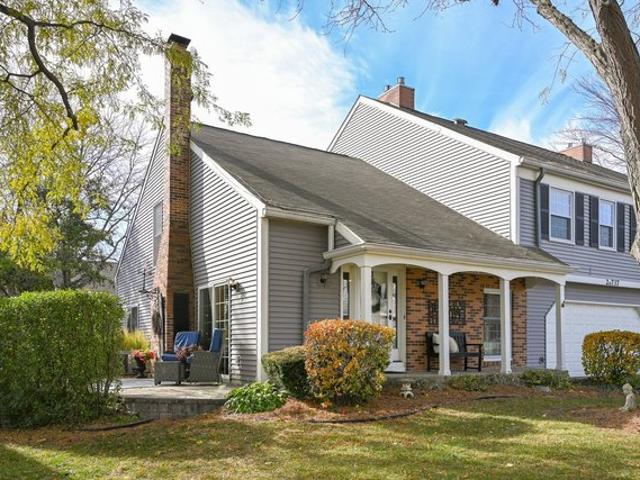 Townhouse for sale in Warrenville, Illinois